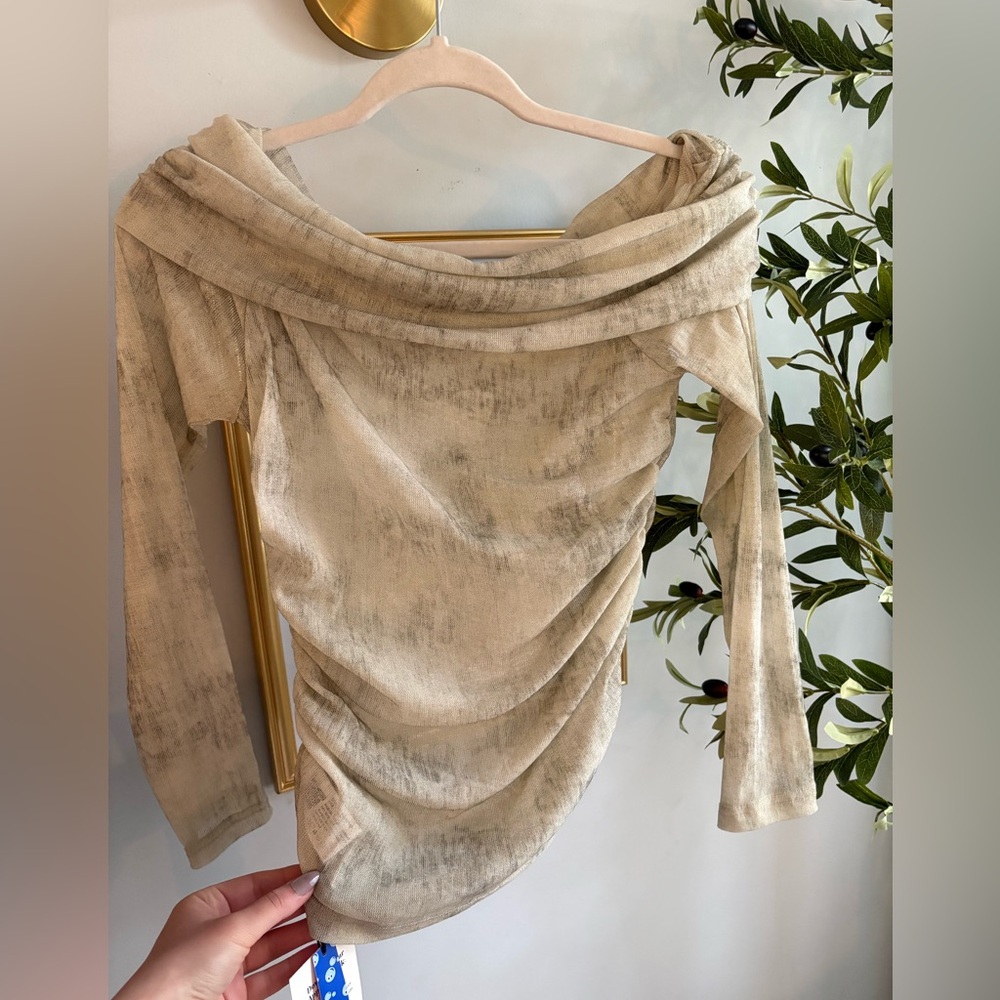 CIDER NWT Off-Shoulder Long Sleeve Top